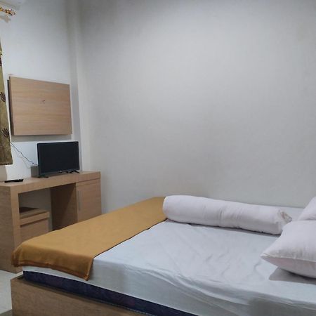 Grha Raf Homestay Makale Buitenkant foto