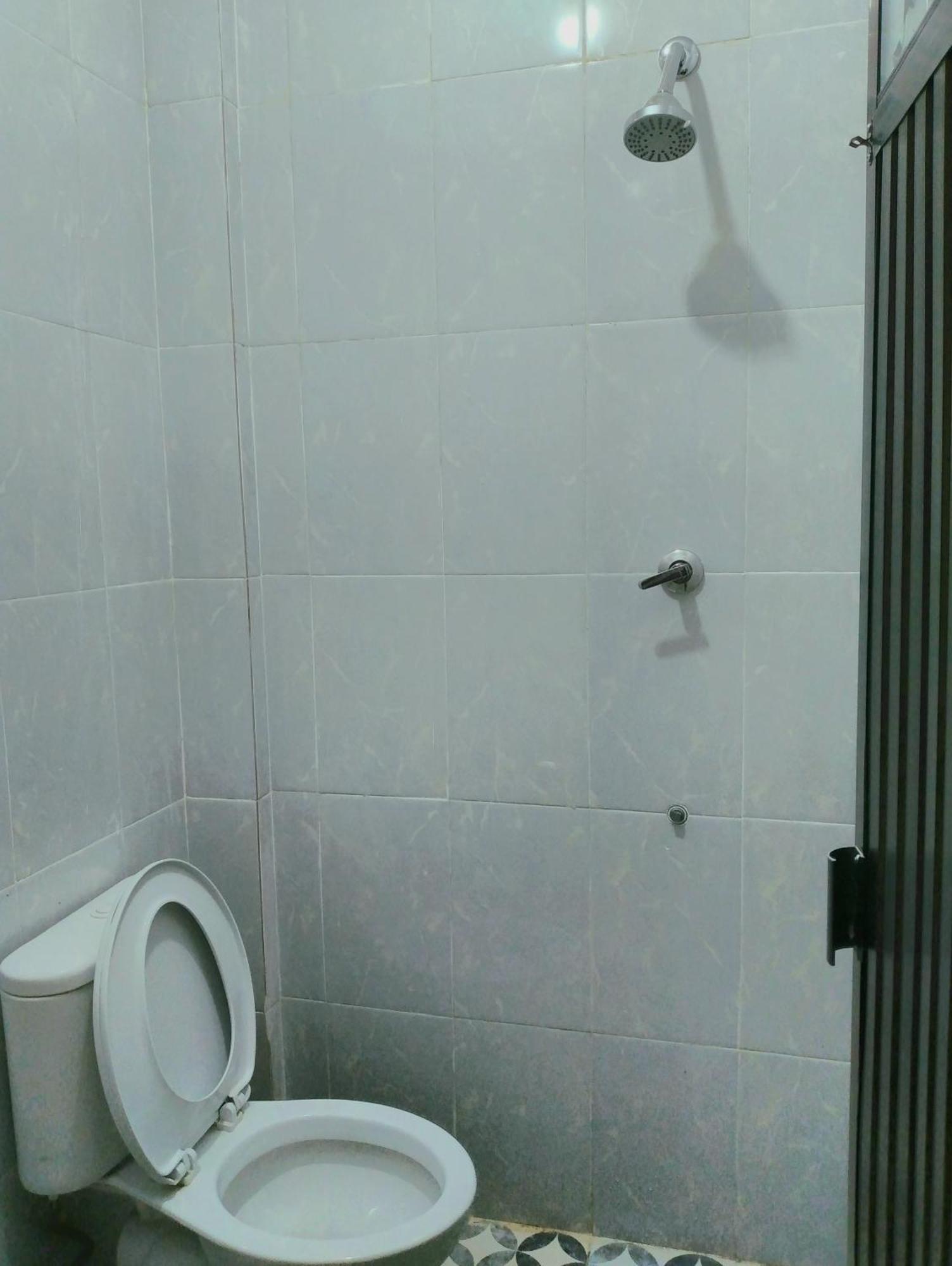 Grha Raf Homestay Makale Buitenkant foto